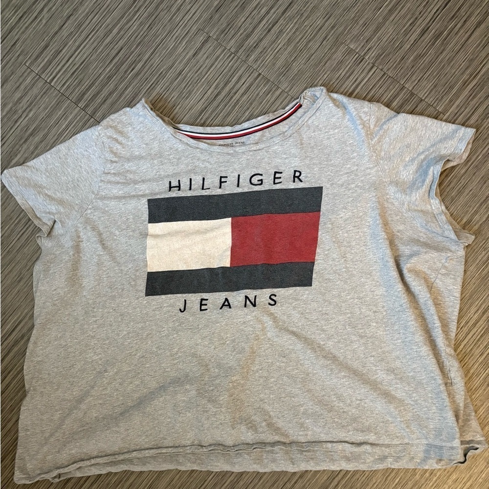 Tommy Hilfiger Light Gray Graphic Tee Size 3XL - Picture 2 of 6